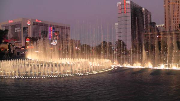 Family Friendly Things to Do in Las Vegas Bellagio Fountains-Kids Are A Trip