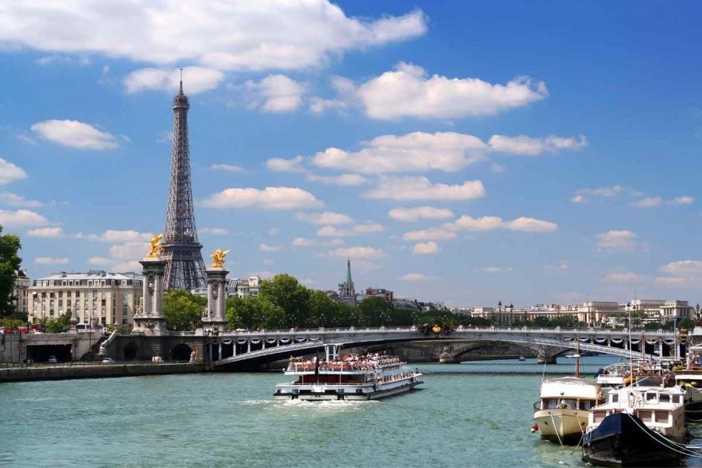 Seine river cruise with teens
