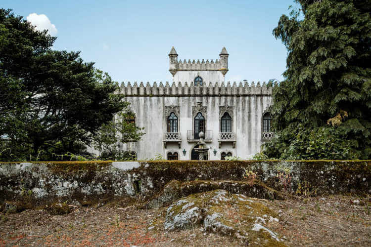 Stunning castle in Portugal to rent-Kids Are a Trip